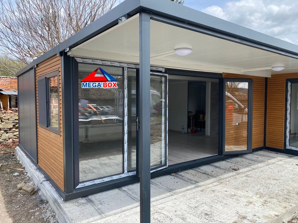 Жилищен контейнер с веранда