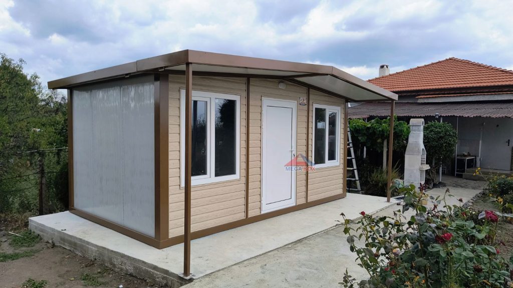 Жилищен контейнер с навес